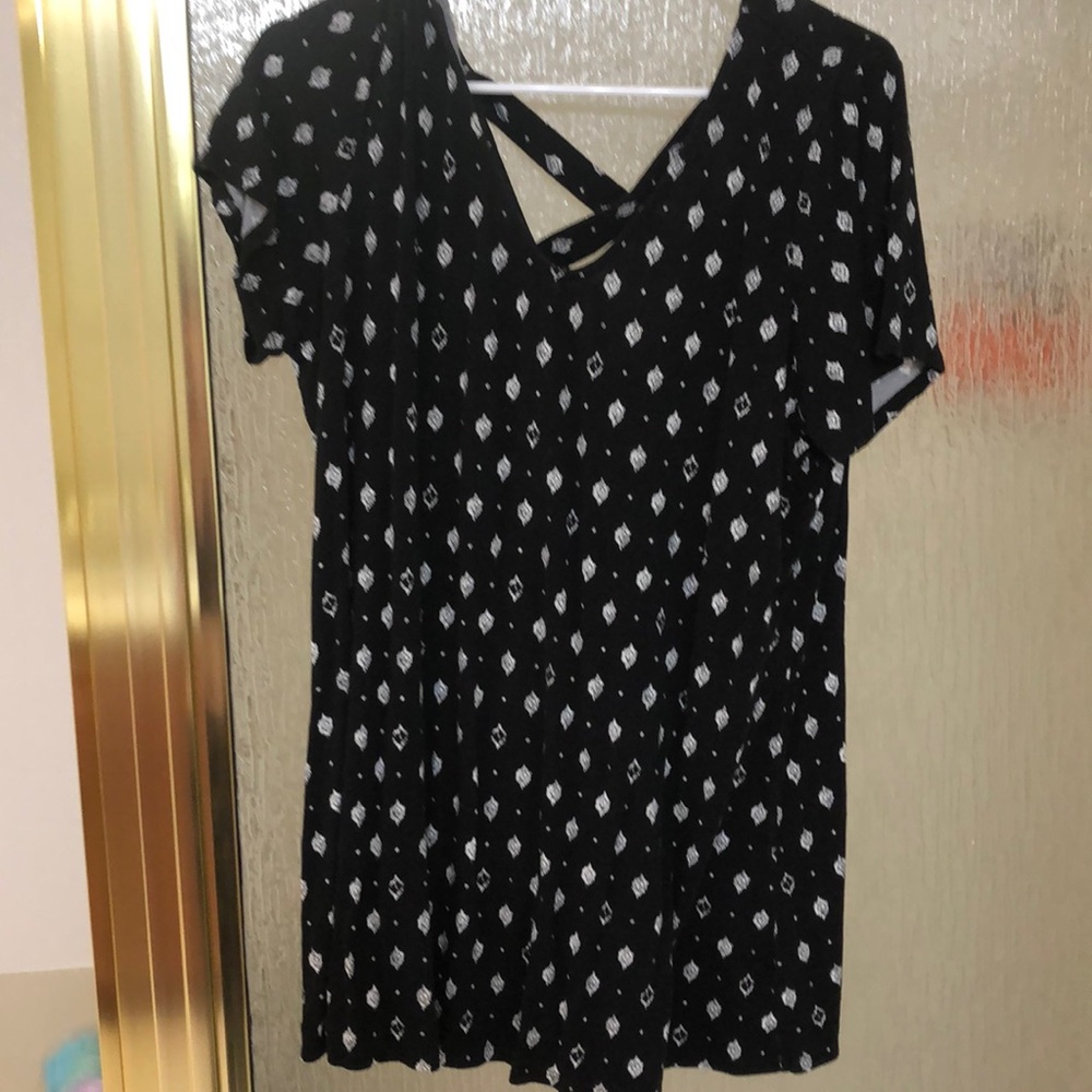 Torrid Black and White Print T Shirt Size 1